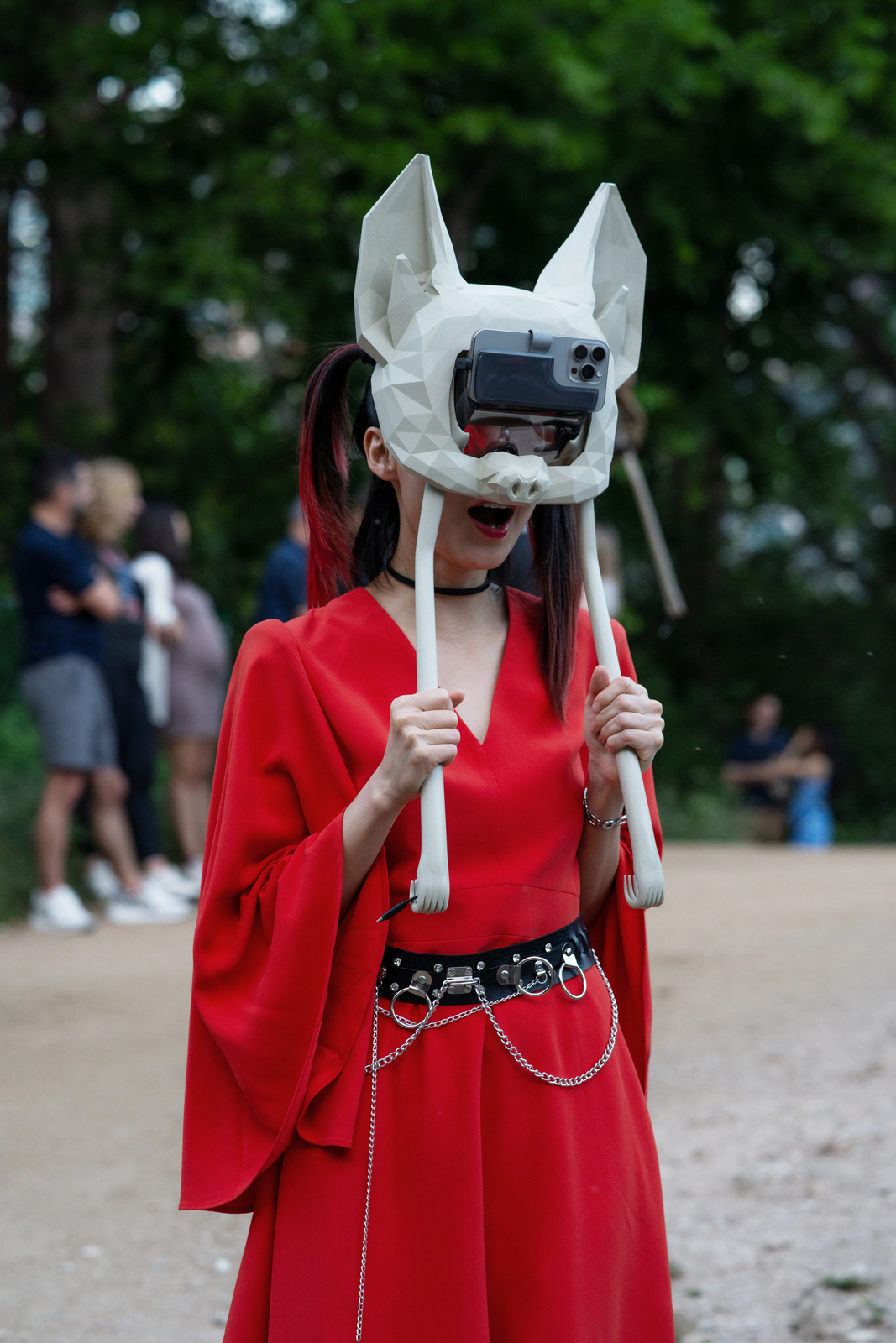 The audience can pick up the mask, make some noise, and visualize the bat's echolocation process.